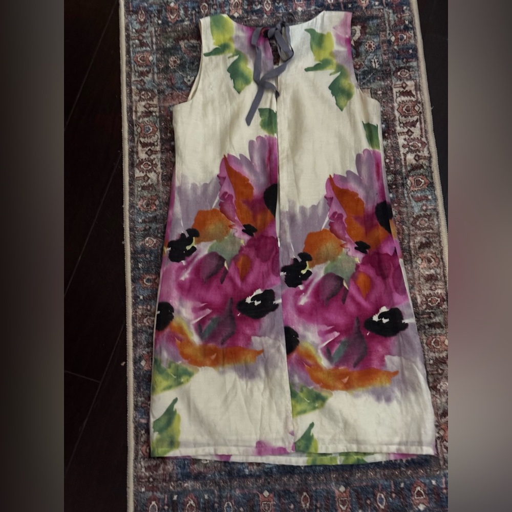Colorful Abstract Loft dress in women’s size 6p, NWOT. Never worn. Smoke free hm